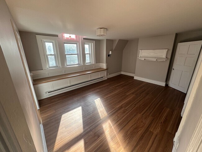 Building Photo - 479 State St