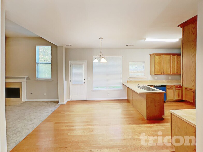 Building Photo - 46 Crescent Woode Way