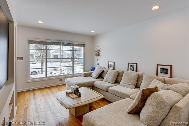 Building Photo - 1460 Cole St