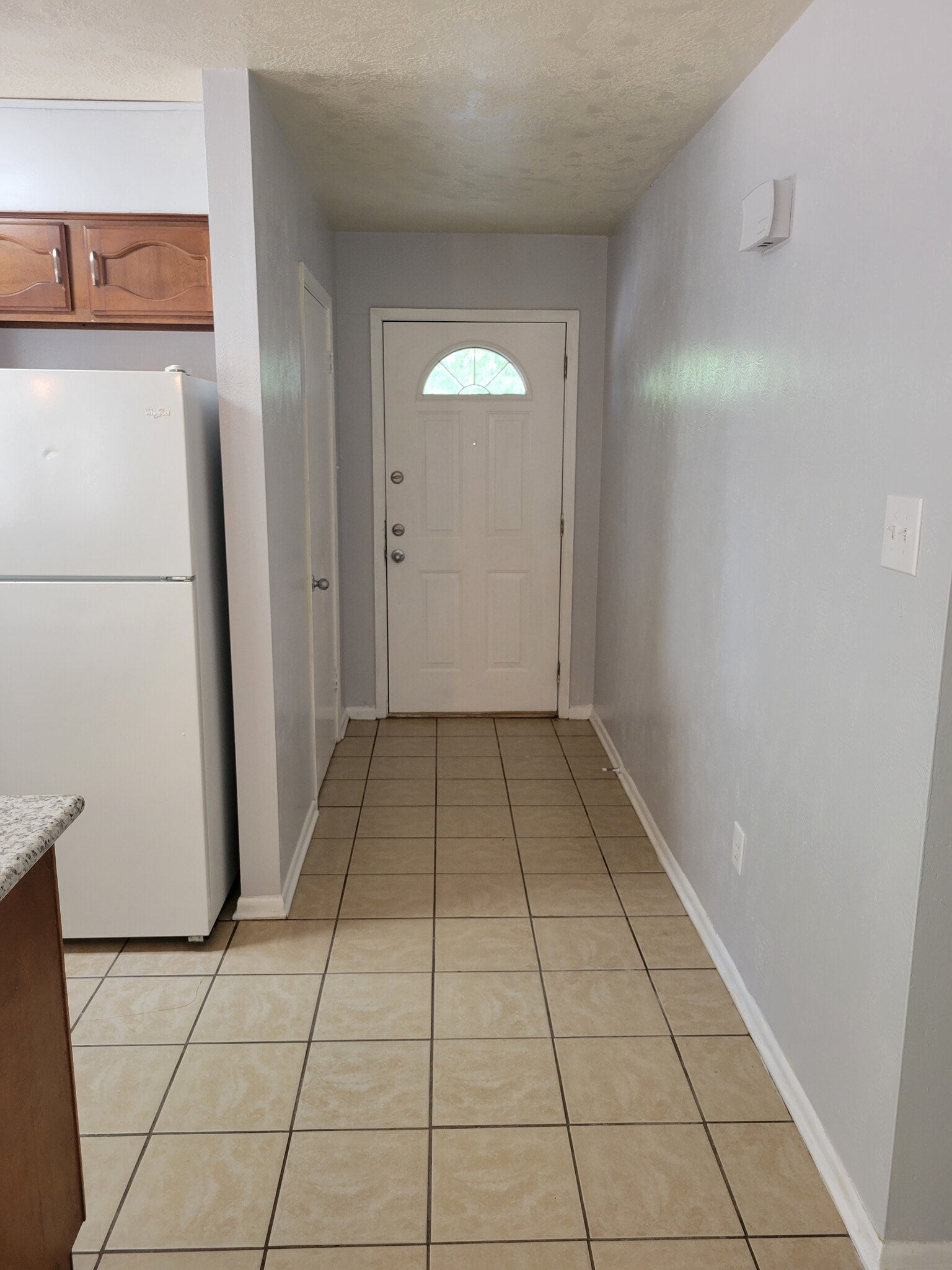 Building Photo - 1907 Pine Tree Dr