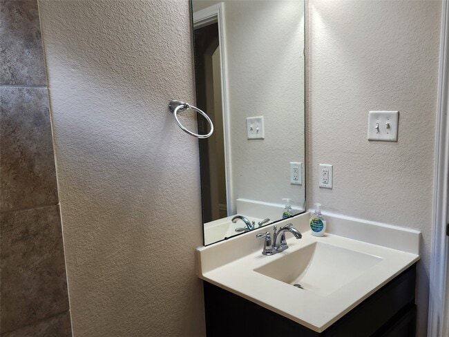 Building Photo - 2411 Village Stone Ct