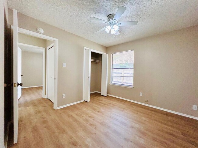Building Photo - 12300 Deer Falls Dr