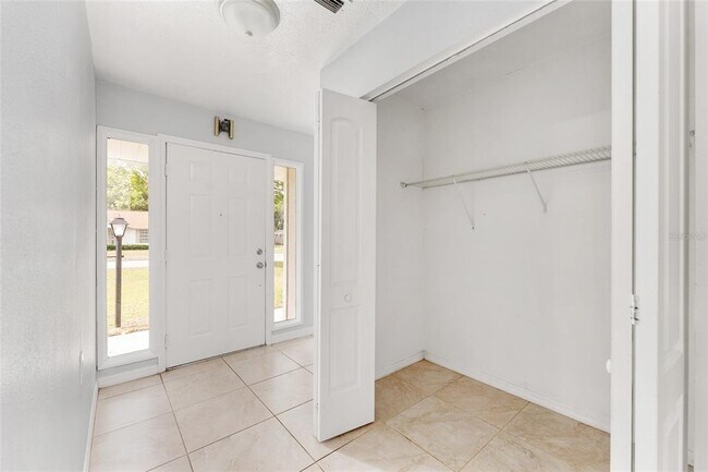 Building Photo - 4505 SE 12th Pl