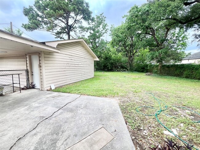 Building Photo - 5546 Beechnut St