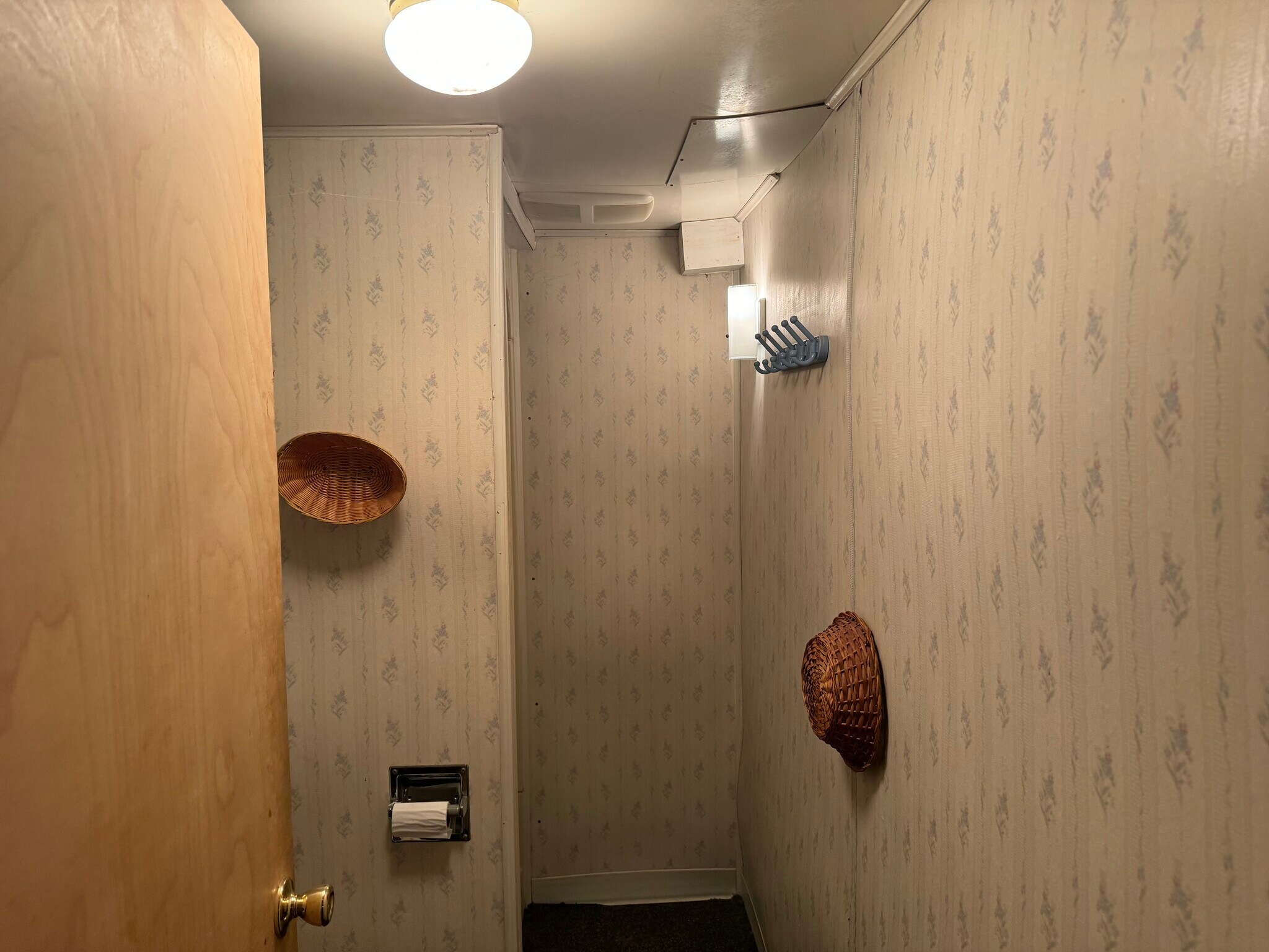 Building Photo - 8244 Lake Street Ext