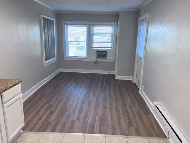 Building Photo - 419 Belmont Ave