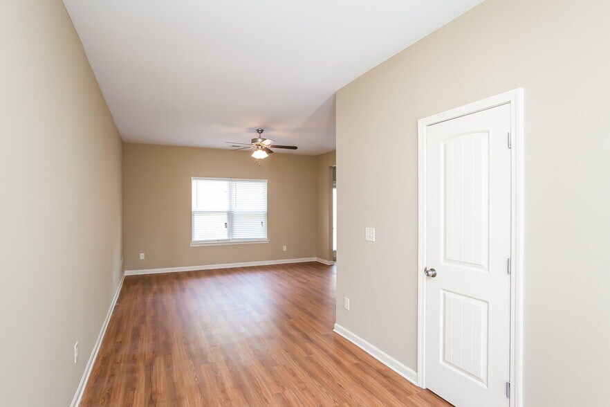 Building Photo - 124 Hill Crest Cir