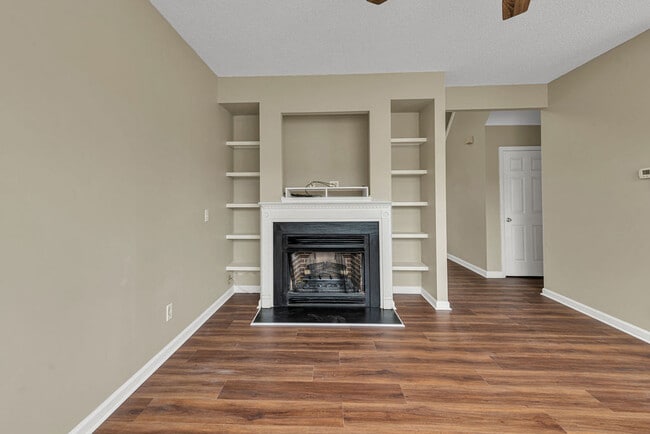 Building Photo - 106 Briar Hollow Dr