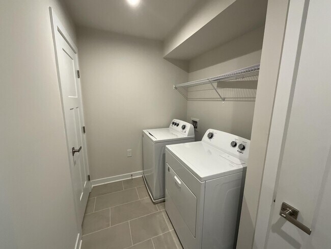 Building Photo - 710 Cresslyn Ct