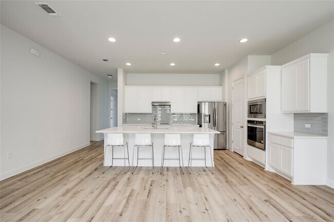 Building Photo - 9813 Evening Canopy Dr