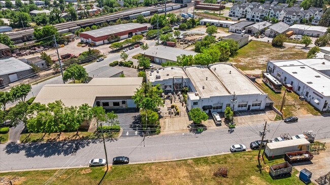 Building Photo - 406 Pershing Rd