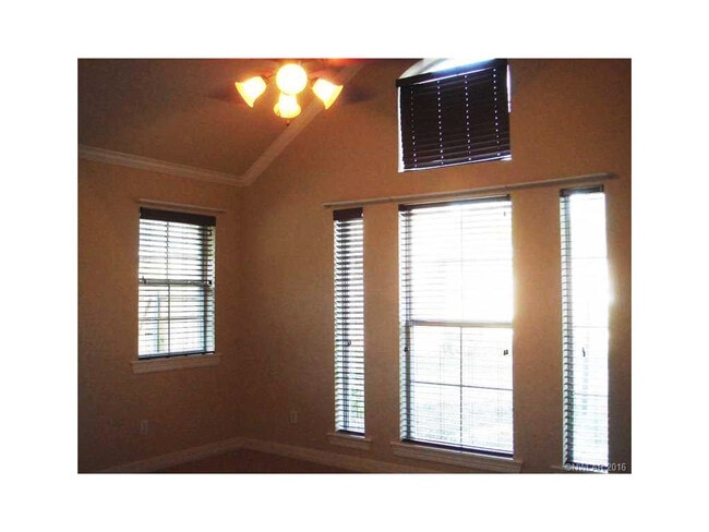 Building Photo - Garvin 408