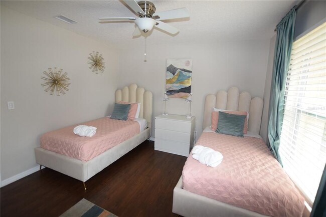 Building Photo - 1025 Lester Ridge Ct