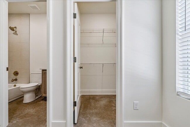 Building Photo - 3556 Carnes Ave