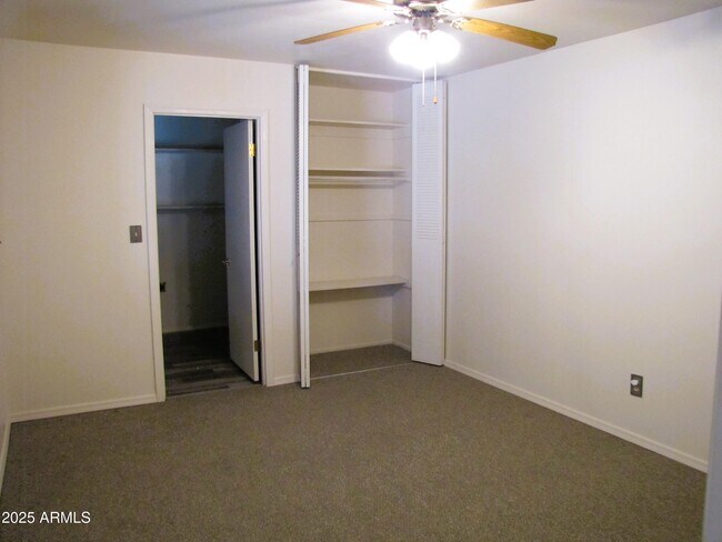 Building Photo - 1516 Hummingbird Ln