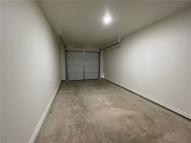 Building Photo - 2404 Duntov Dr