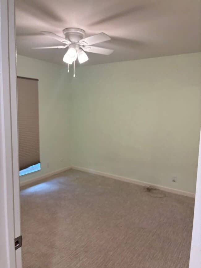 Building Photo - 5420 Roundtree Ct