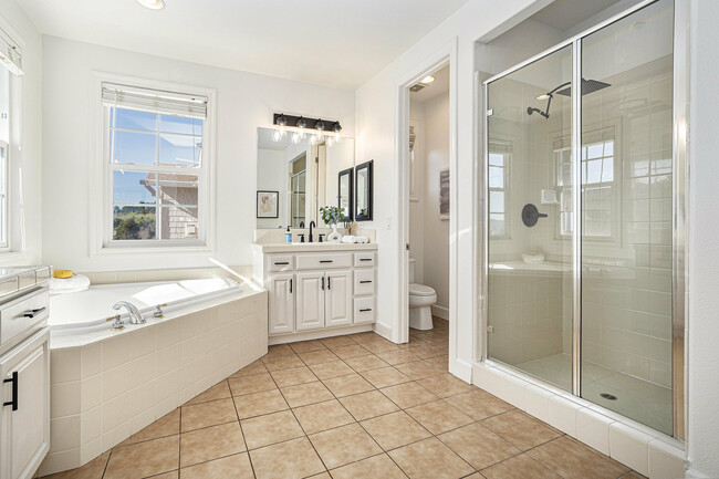 Building Photo - 203 Seacliff Way
