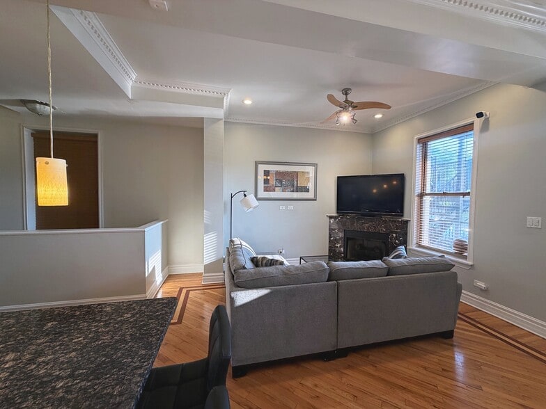 Building Photo - 4852 S Prairie Ave