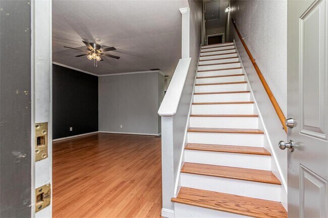 Building Photo - 9850 Pagewood Ln