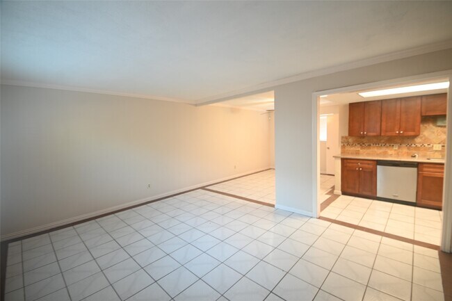 Building Photo - 8340 La Roche Ln