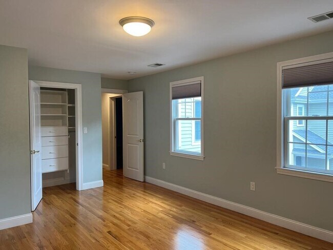 Building Photo - 303 Cabot St