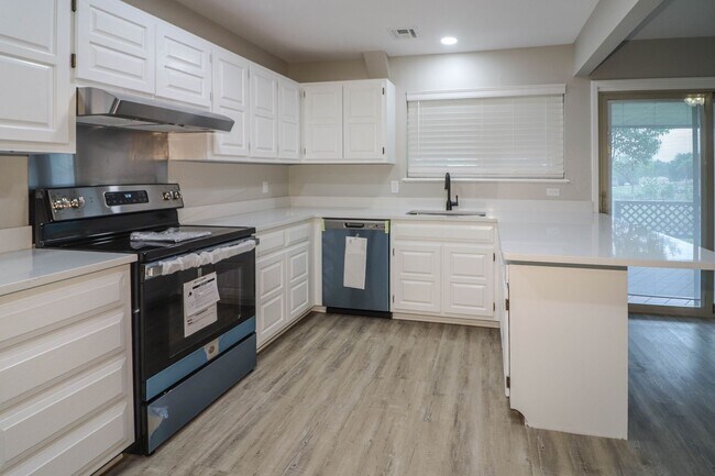 Building Photo - Total Remodel in Bentree - 3bed 2 bath!