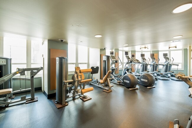 Building Photo - 345 N LaSalle St