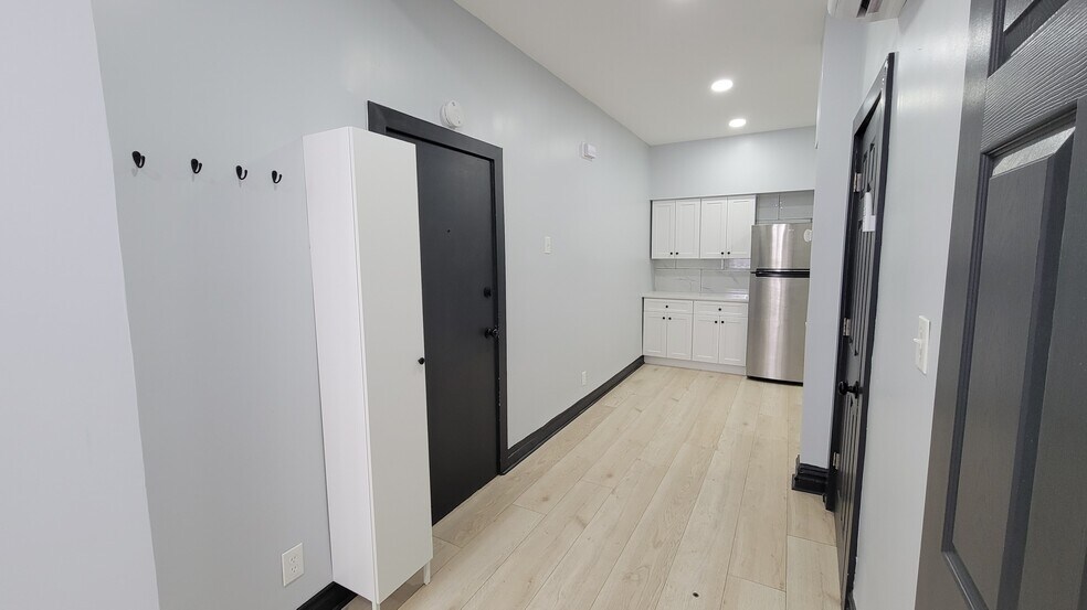 Building Photo - 58 62nd St