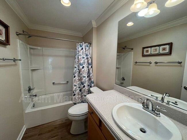 Building Photo - 724 Yager Ln
