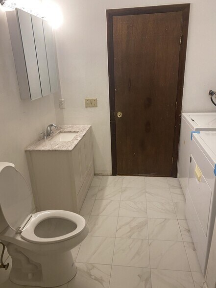 Building Photo - 618 Columbus Ave