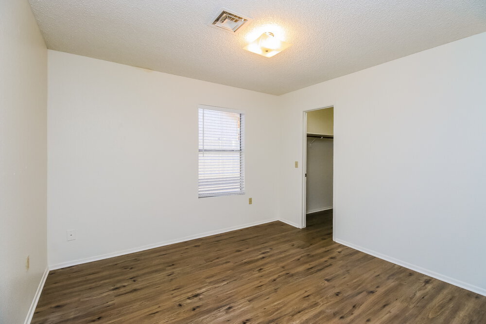 Building Photo - 4837 E Grandview St