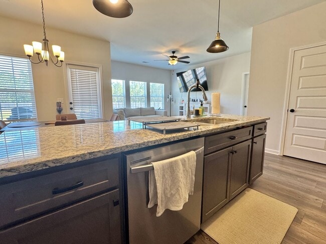 Building Photo - AVAILABLE NOVEMBER [PET FRIENDLY]