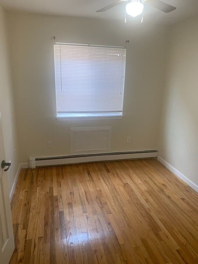 Building Photo - 7xx E 226th St