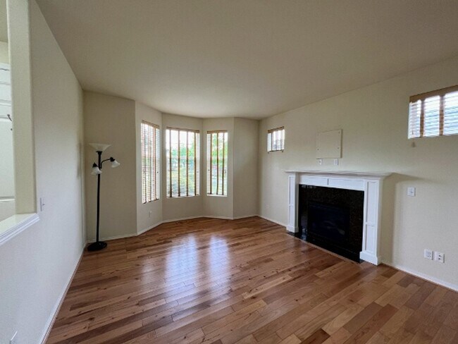 Building Photo - Pet Friendly 3 Bedroom in Campus Glen Neighborhood