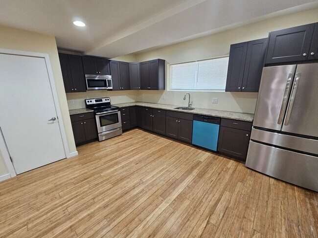 Building Photo - 2030 E Dauphin St