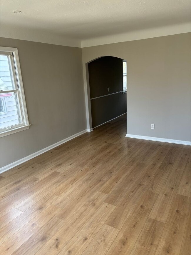 Building Photo - Maple Heights Single Home