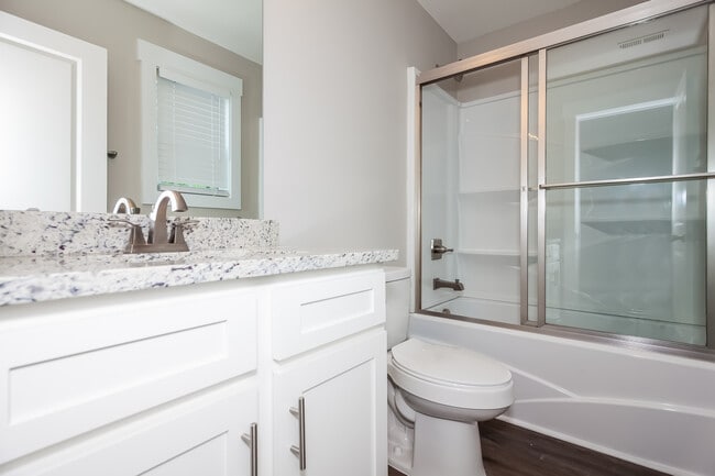 Building Photo - 607 N Scruggs St