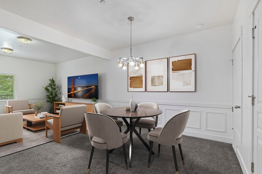 Building Photo - 389 S State St