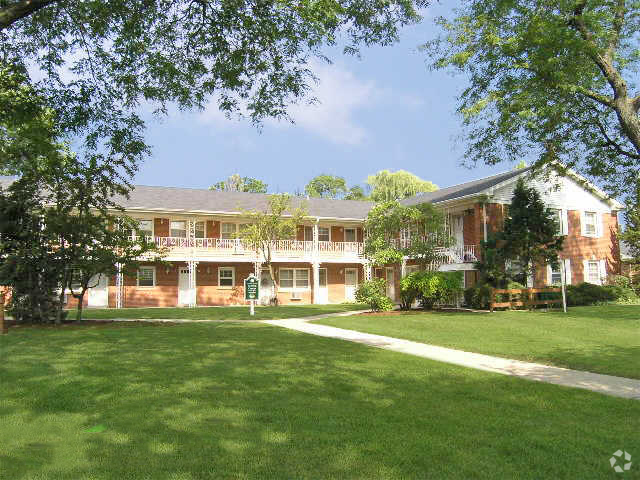 Courtyard - Colonial Gardens