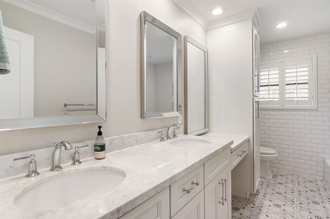 Building Photo - 815 Thornvine Ln