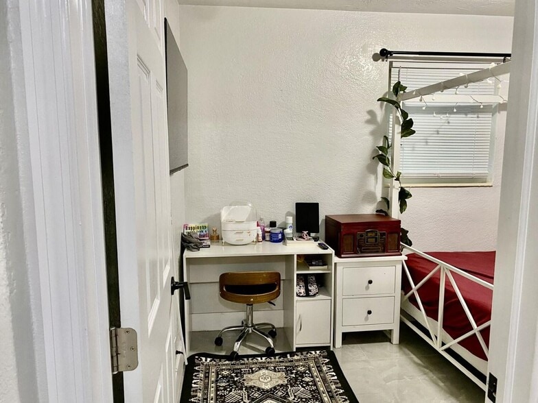 Building Photo - 1353 9th St