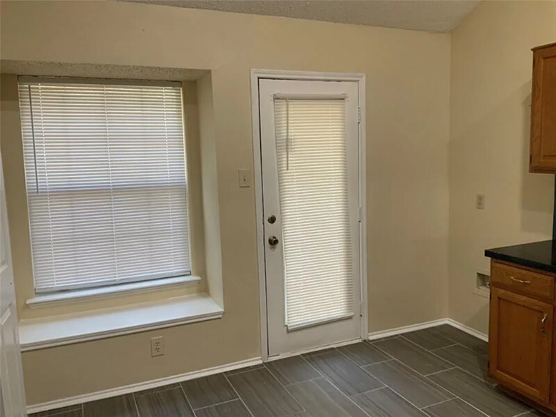 Building Photo - 624 Beatty Dr