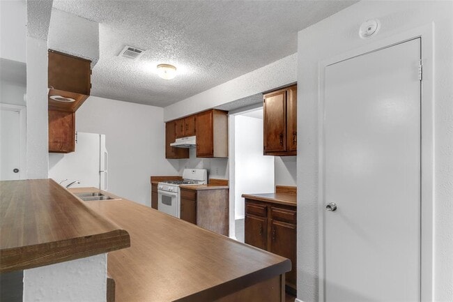 Building Photo - 656 Mairo St