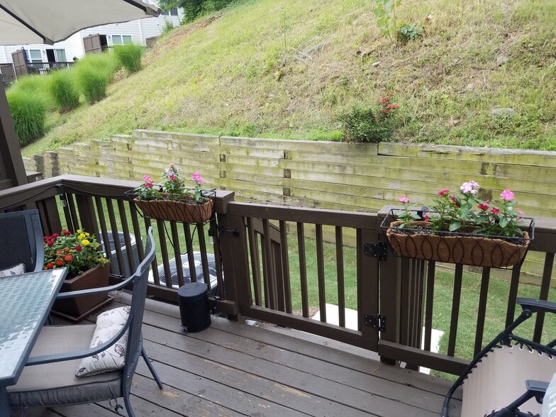 Backyard patio area - 1256 Liberty Pkwy NW