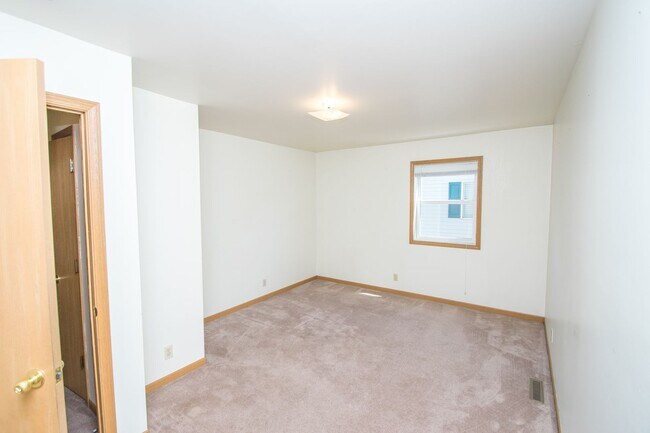 Building Photo - 2 bedroom / 1.5 bathroom Townhome for rent in Chesterton