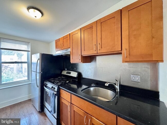 Building Photo - 2228 Fairmount Ave
