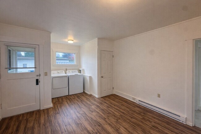 Building Photo - 811 N 3rd St