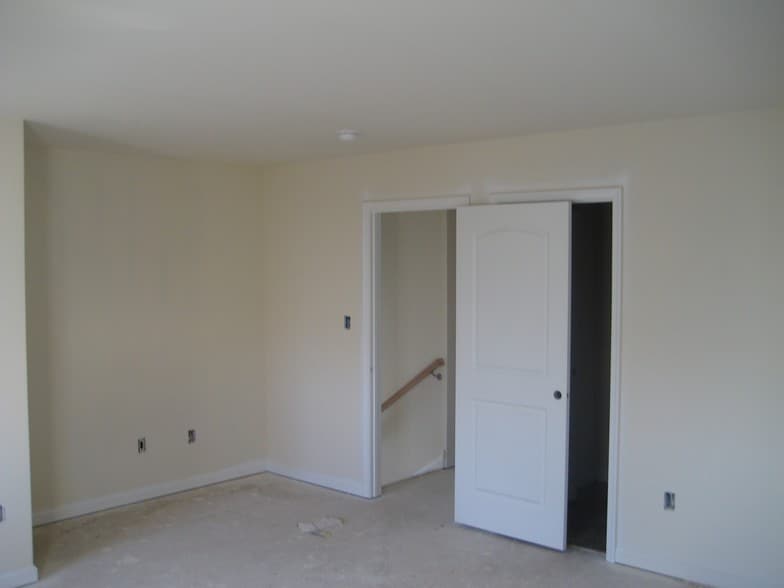 Master bedroom - 112 Ridgemont Dr