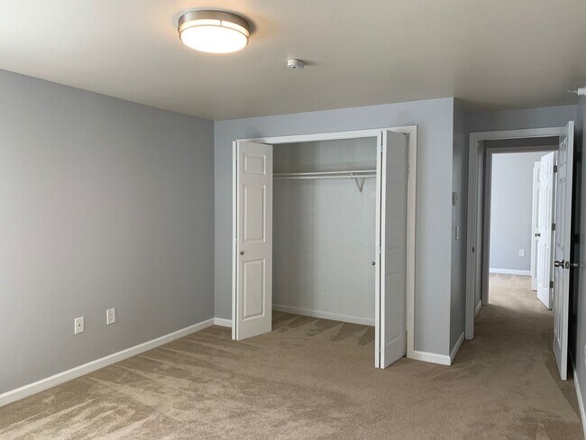 Building Photo - Issaquah Condo